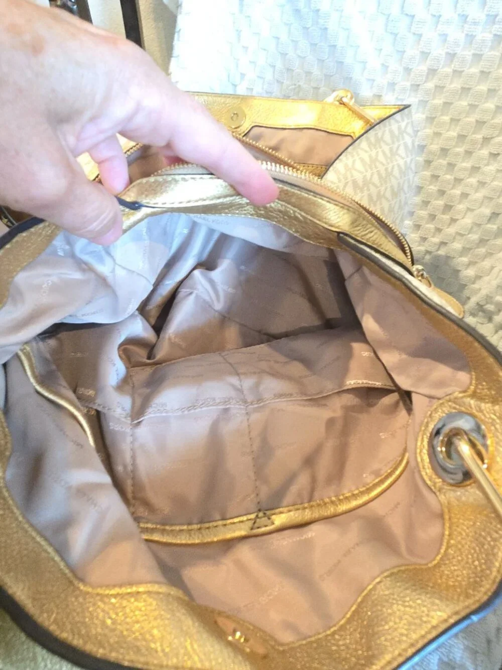 Michael Kors Raven Large Tote Beige/Gold Metallic, Zip Snap, Wallet Included